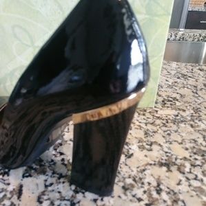 Black patent leather heels 9W